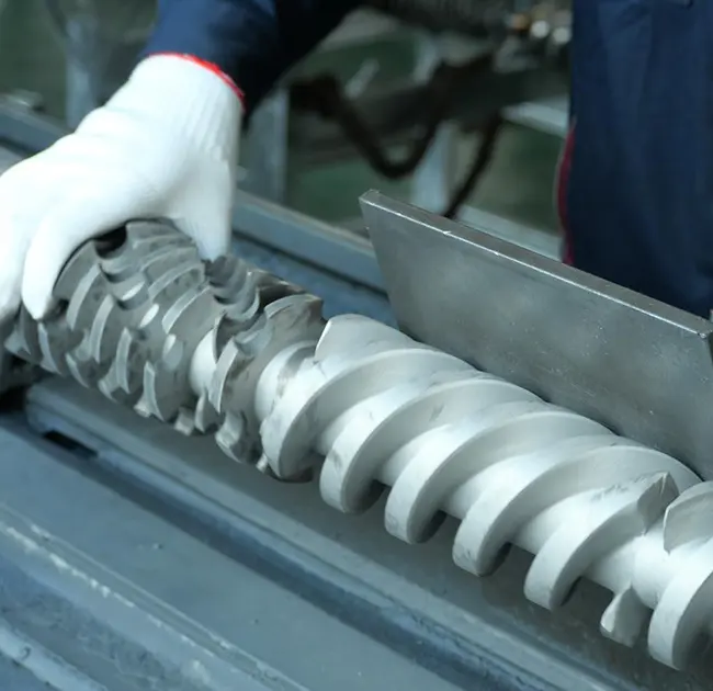 פארוואס טאָן שוואַרץ שורות ריפּיטידלי דערשייַנען אין די עקסטרודער? דער אַרטיקל לערנט איר ווי צו געשווינד באַשליסן צי עס איז געפֿירט דורך אַ פּראָבלעם מיט די פאַס אָדער שרויף.